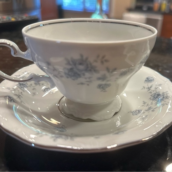 Johann Haviland 2 White and blue Porcelain cups with saucers - Picture 1 of 12